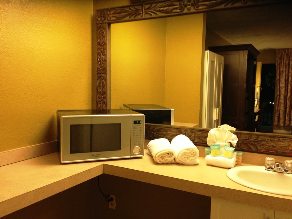 Monroe'S On The Lake Hotel & Banquet Hall Sanford Bilik gambar